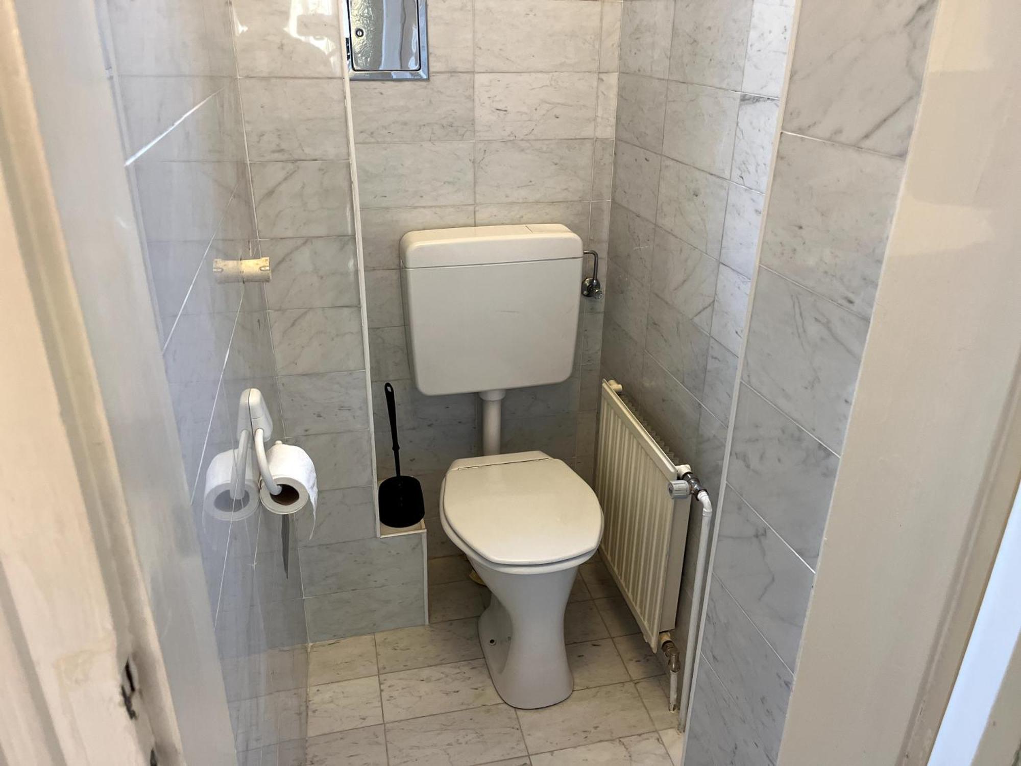 Cozy Two-bedroom Near Metro Viena