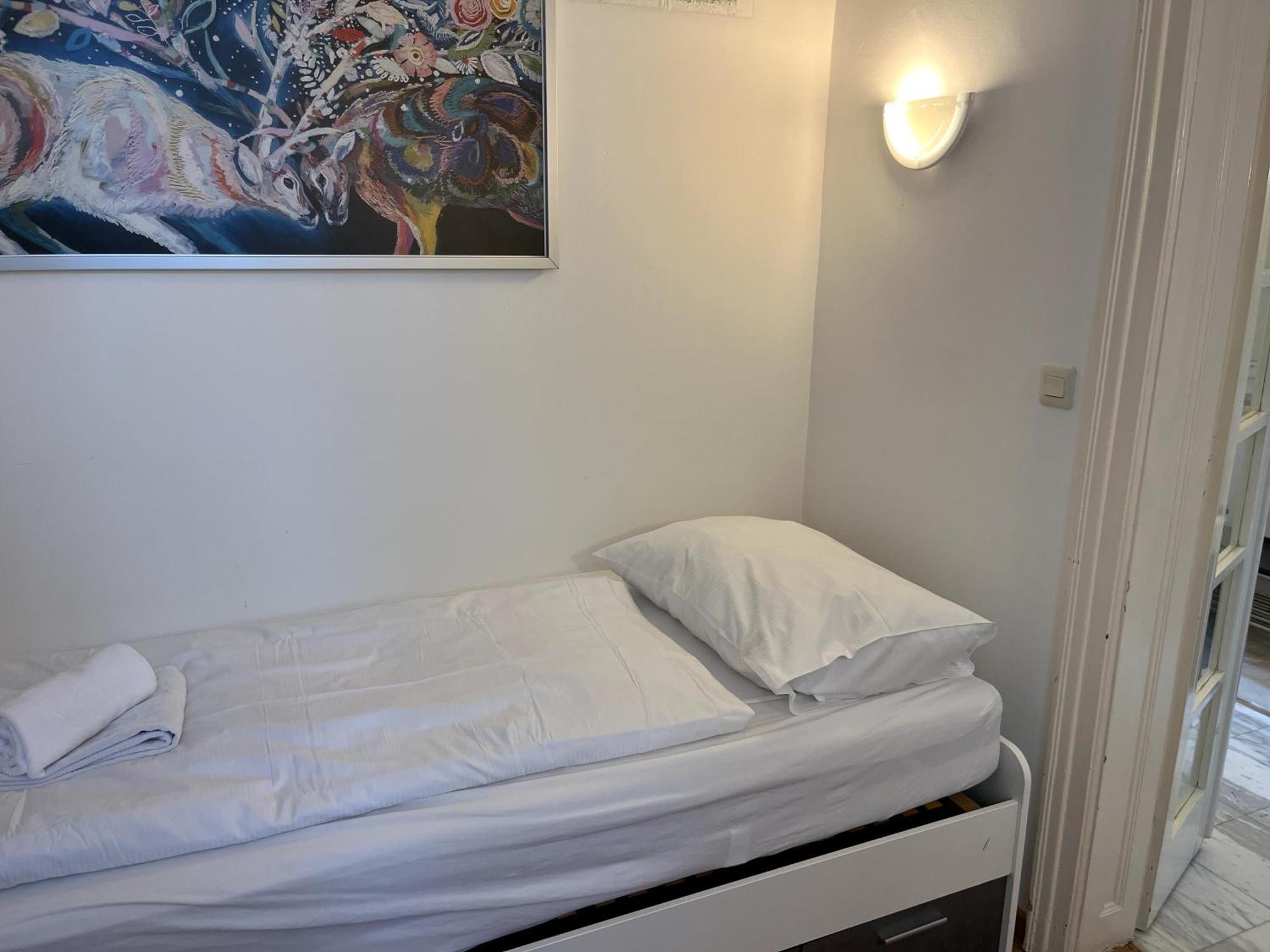 Cozy Two-bedroom Near Metro * Viena